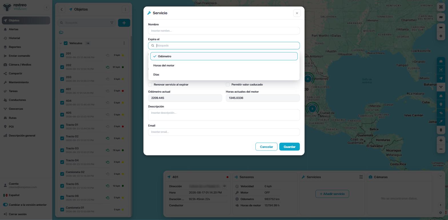 Formulario de servicio con el desplegable Expira el abierto mostrando Odómetro, Horas del motor y Días